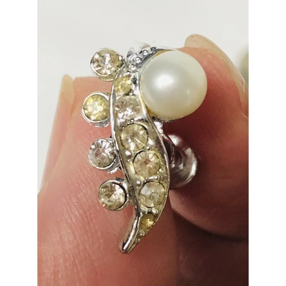 60s 70s Faux Pearl Stud Earrings 7/8" Pave' Crystals Silver Toned Screw Back - Picture 2 of 9